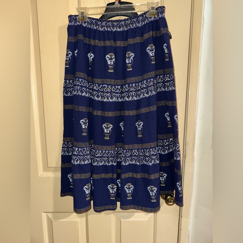 Long blue UNUSED patterned skirt
